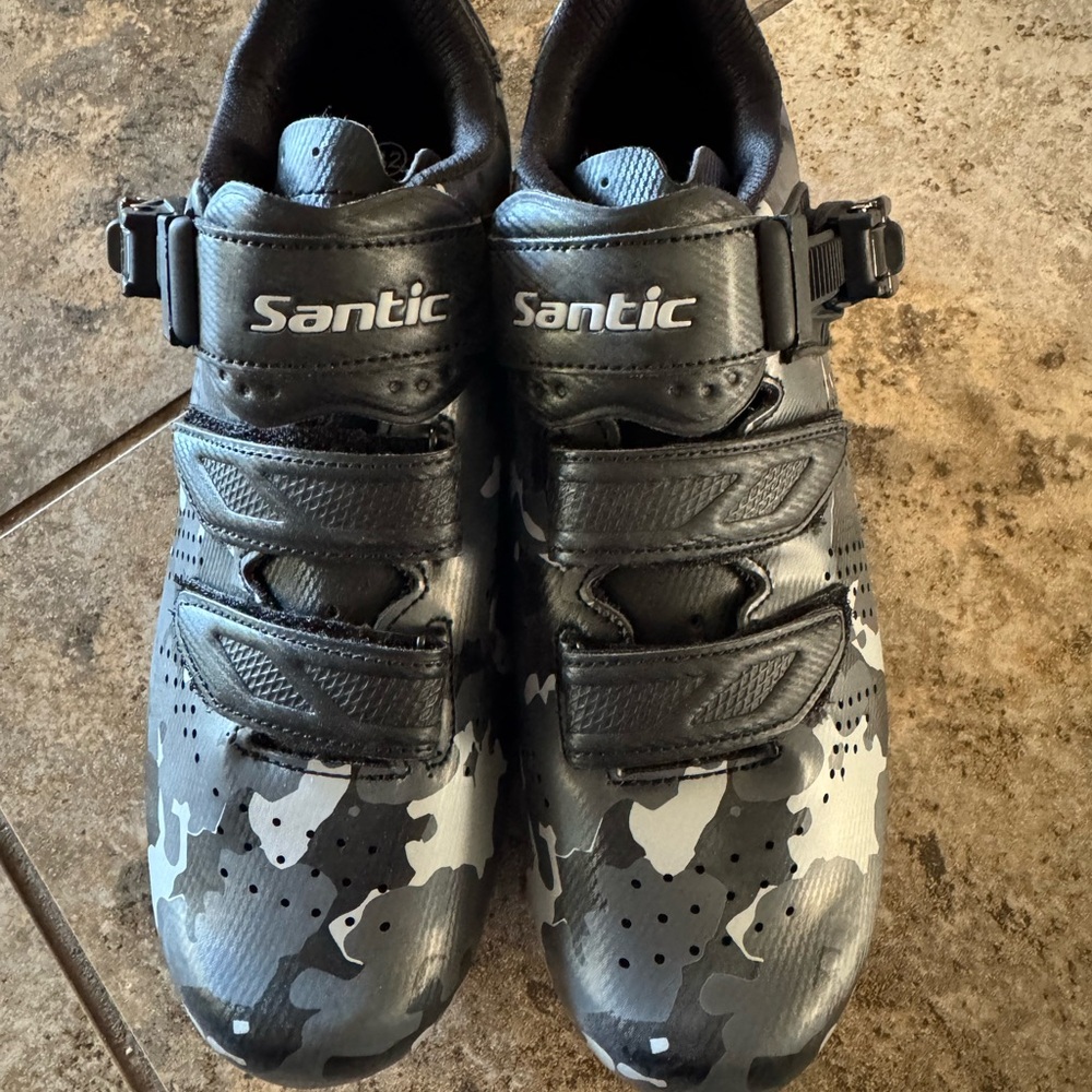 NWOB Santic Davee Men's Size 42 (9) Gray Camo Adjustable Lock Road Cycling Shoes
